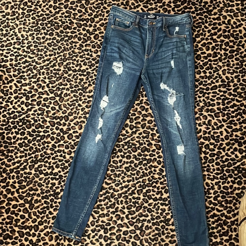 Hollister high rise super skinny 7R distressed Jeans